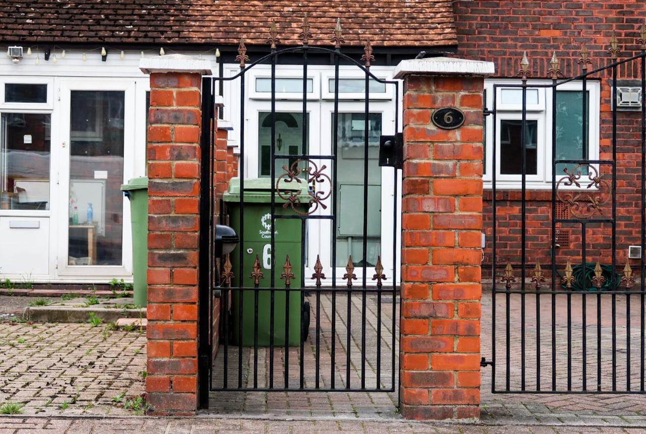 Cozy Double Room - Only Room Londen Buitenkant foto