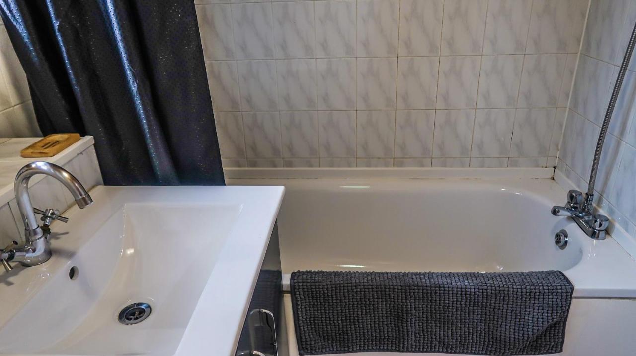 Cozy Double Room - Only Room Londen Buitenkant foto