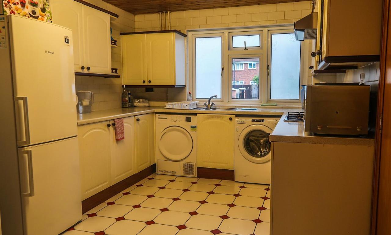 Cozy Double Room - Only Room Londen Buitenkant foto