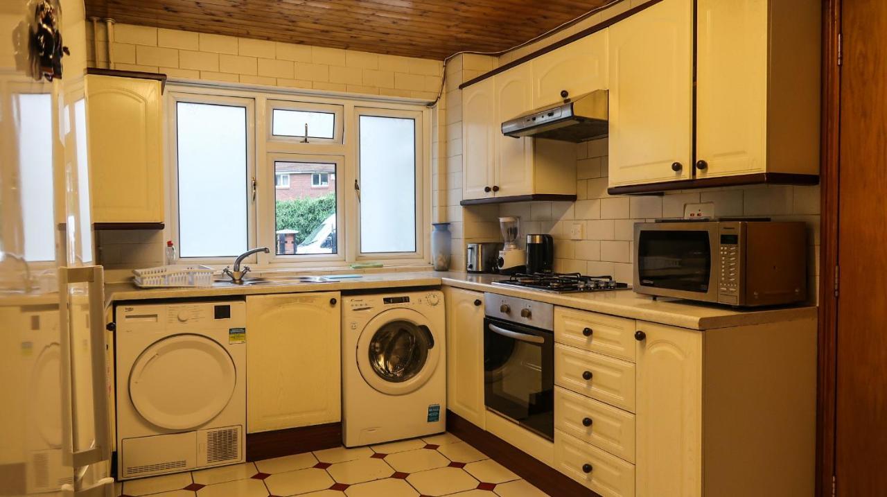 Cozy Double Room - Only Room Londen Buitenkant foto